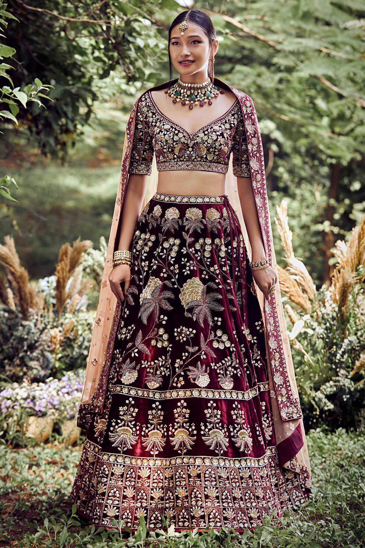 15 Minimal Monochrome Lehengas For Haldi & Where To Buy Them From |  WeddingBazaar