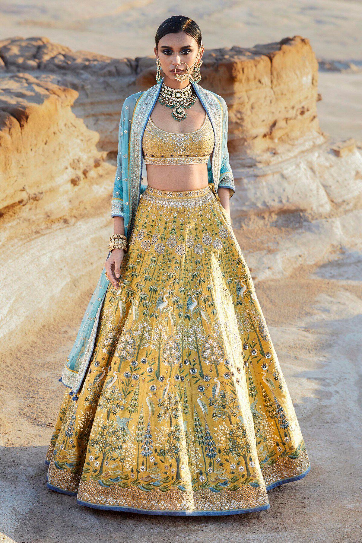 payalsavladesigns shows how minimalistic accessories can look chic with a  Benzer lehenga! #Green #Lehe… | Dresses casual fall, Indian gowns dresses,  Casual dresses